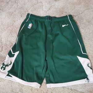 Nike Milwaukee Bucks Basketball Shorts Boys Size Large